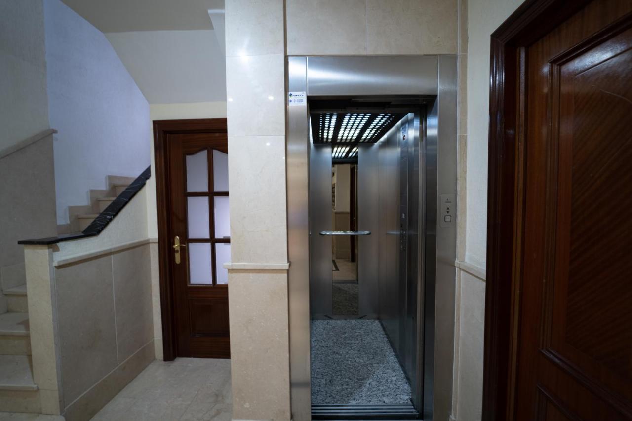 Apartament Larra Nervion Sewilla Zewnętrze zdjęcie